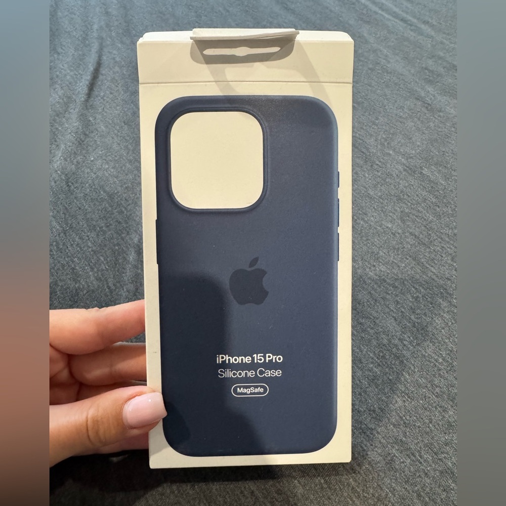 Apple iPhone 15 Pro Silicone Case - Navy